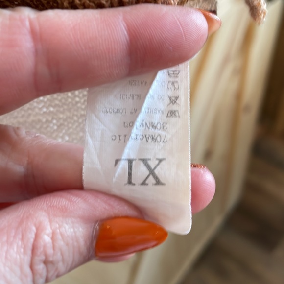 Colorblock Sweater - Picture 3 of 4